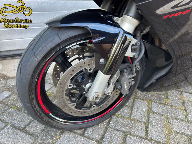 honda - cbr-1100--xx-super-blackbird