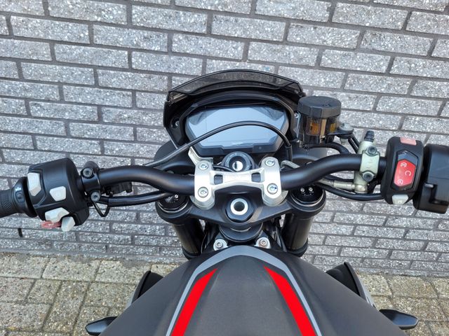 triumph - street-triple-rs