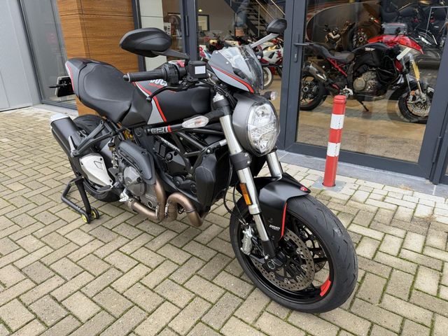 ducati - monster-821-stealth