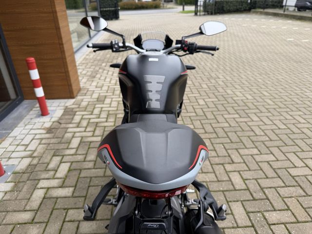 ducati - monster-821-stealth