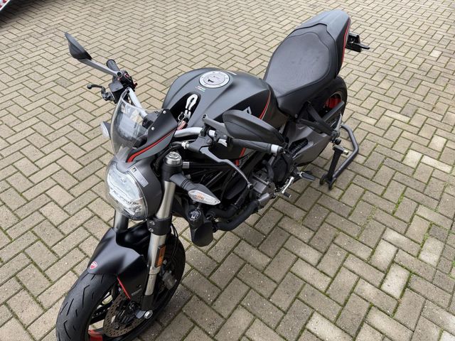 ducati - monster-821-stealth