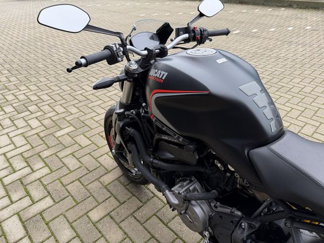 ducati - monster-821-stealth