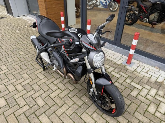 ducati - monster-821-stealth