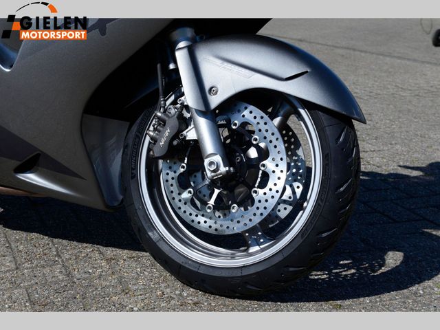 honda - cbr-1100--xx-super-blackbird