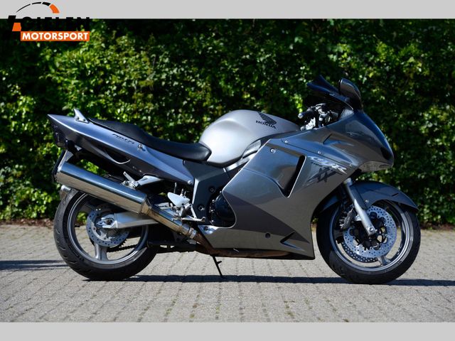 honda - cbr-1100--xx-super-blackbird