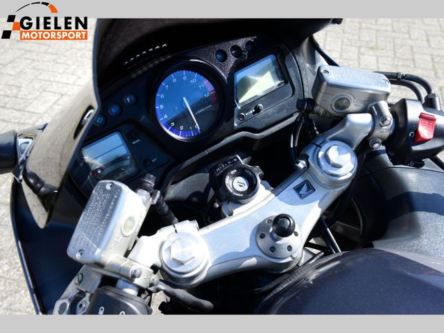 honda - cbr-1100--xx-super-blackbird