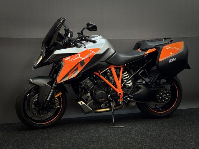 ktm - 1290-super-duke-gt
