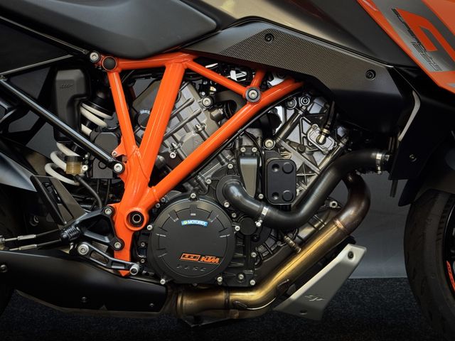 ktm - 1290-super-duke-gt