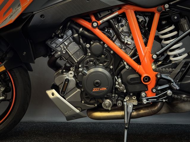 ktm - 1290-super-duke-gt