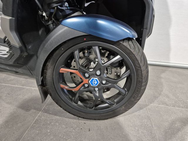 piaggio - mp3-530-hpe-advance-exlusive
