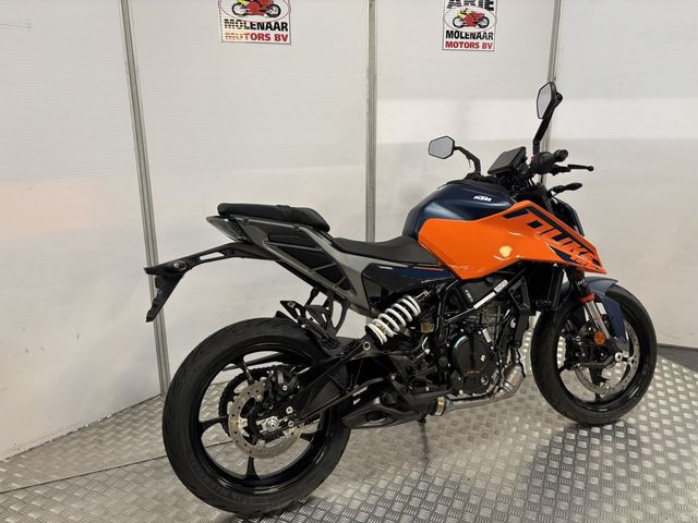 ktm - 125-duke