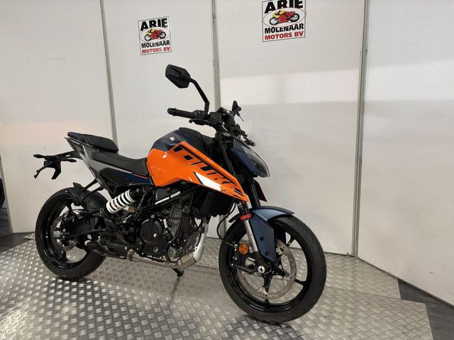 ktm - 125-duke