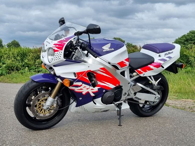 honda - cbr-900-rr-fireblade