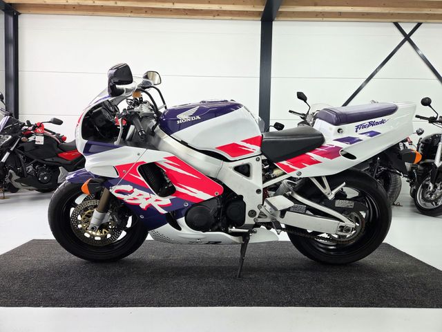 honda - cbr-900-rr-fireblade