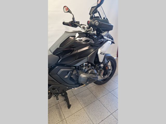 bmw - r-1300-gs-triple-black