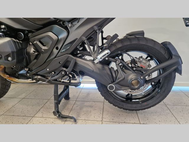 bmw - r-1300-gs-triple-black