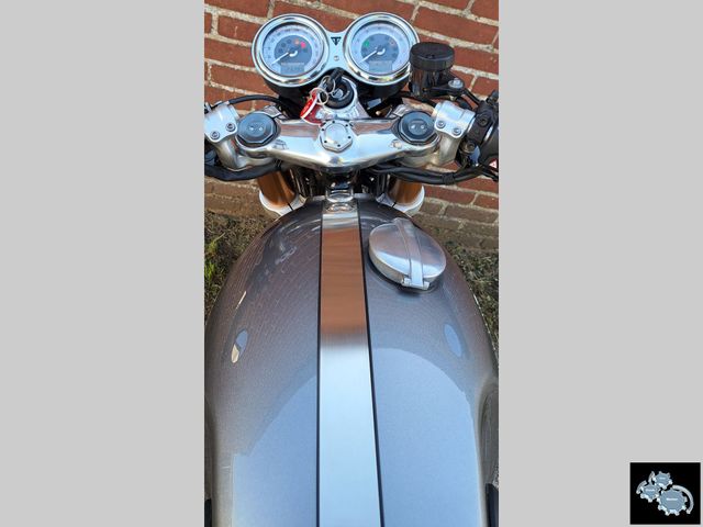 triumph - thruxton-1200-r