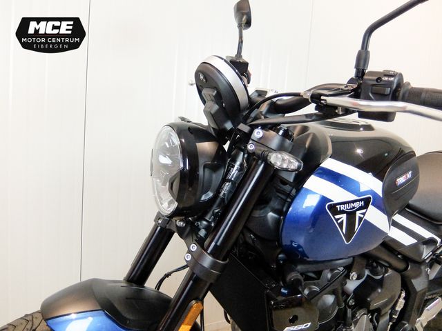 triumph - trident-660