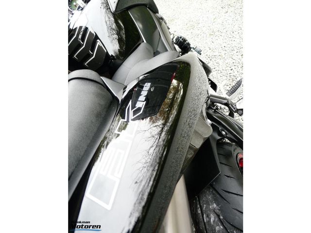 suzuki - b-king-1300