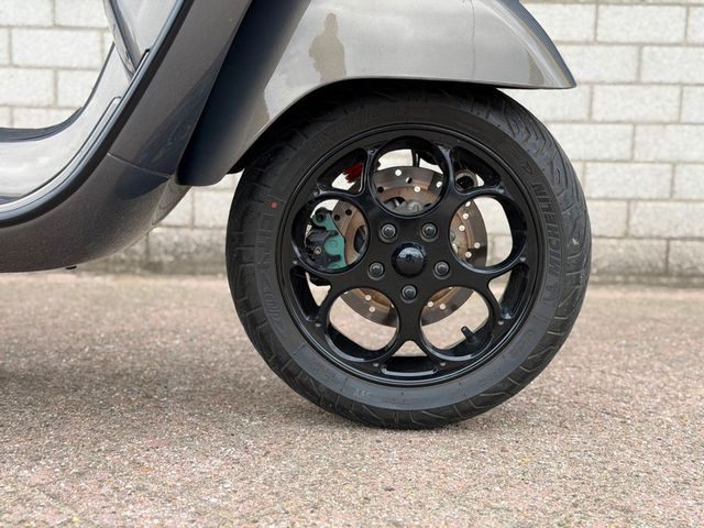 vespa - gts-300