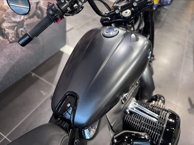 bmw - r-18-rocktane