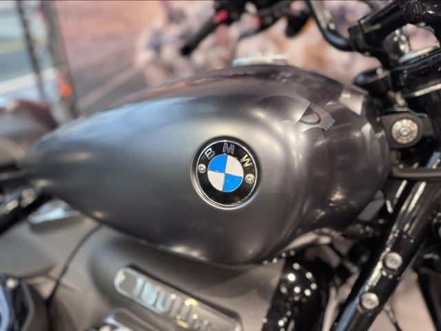 bmw - r-18-rocktane