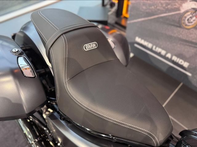 bmw - r-18-rocktane