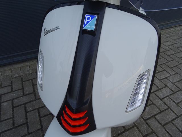 vespa - gts-300-super-sport