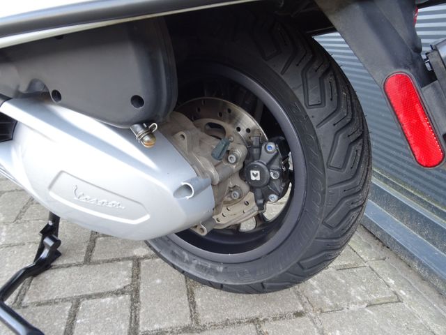vespa - gts-300-super-sport