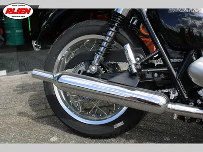 TRIUMPH BONNEVILLE T 120 BLUE STEALTH EDITION – foto 3
