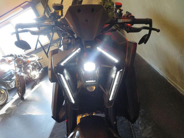 ktm - 1390-super-duke-r-evo