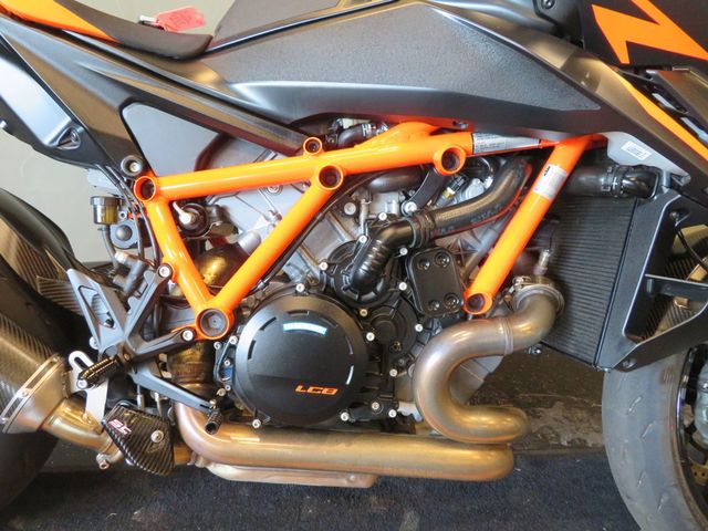 ktm - 1390-super-duke-r-evo