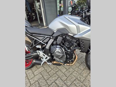 SUZUKI GSX-8S – foto 3
