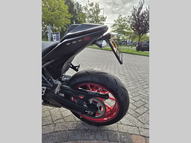 suzuki - gsx-8s