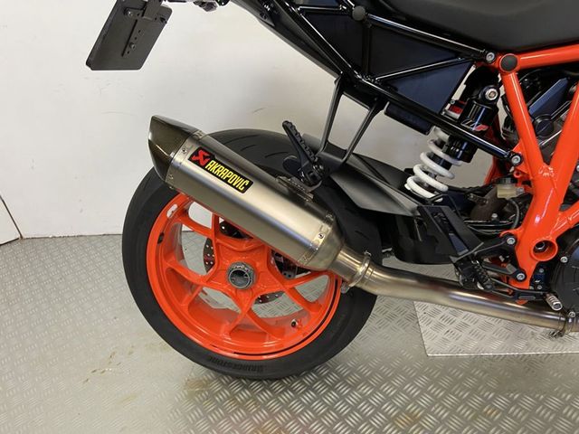 ktm - 1290-super-duke-r