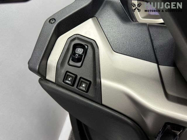 piaggio - mp3-530-hpe-advance-exlusive