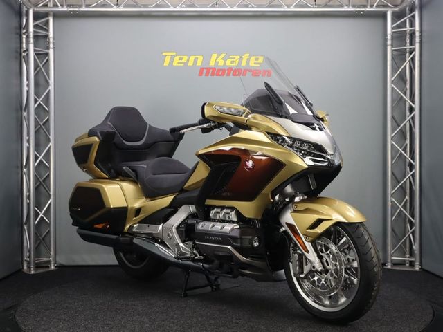 honda - gl-1800-goldwing-touring-deluxe