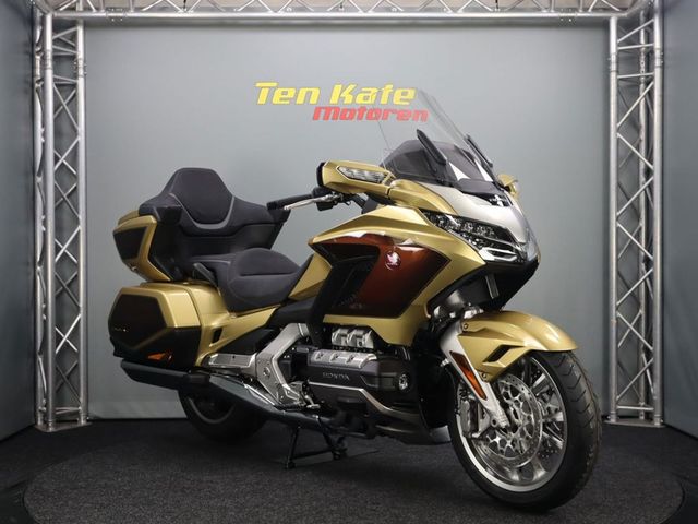 honda - gl-1800-goldwing-touring-deluxe