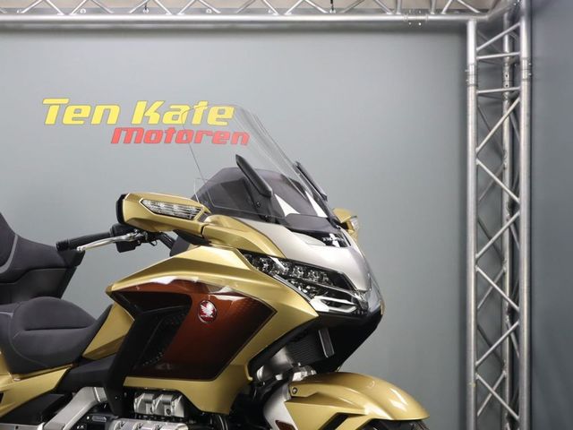 honda - gl-1800-goldwing-touring-deluxe