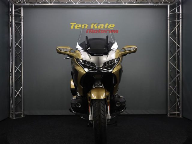 honda - gl-1800-goldwing-touring-deluxe