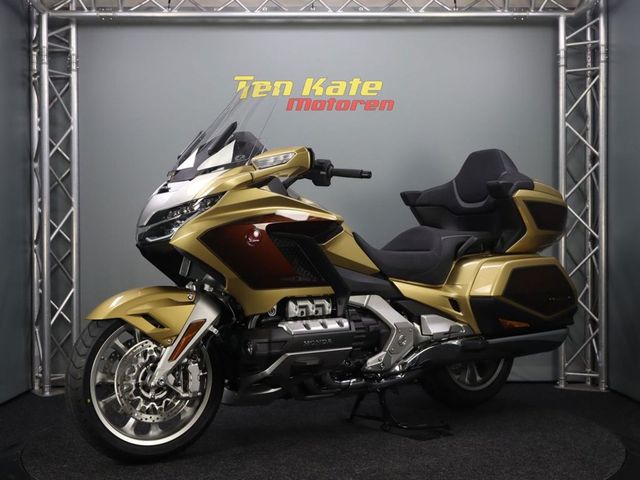 honda - gl-1800-goldwing-touring-deluxe