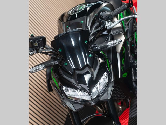 kawasaki - z900