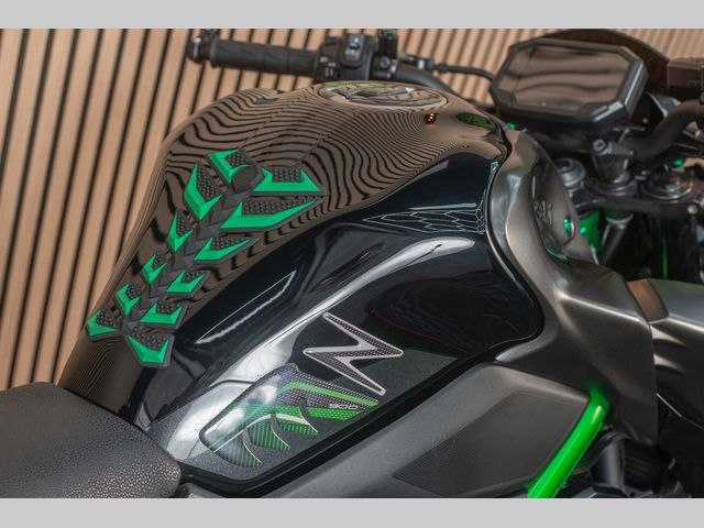 kawasaki - z900