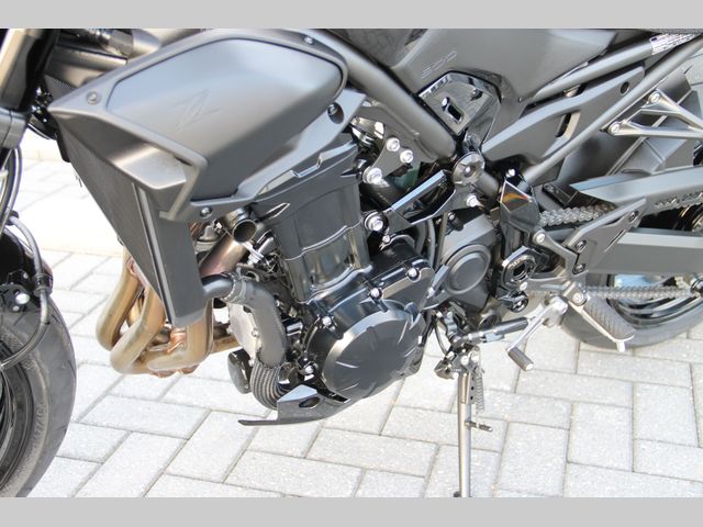 kawasaki - z900