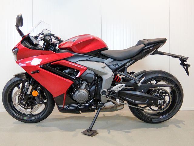 triumph - daytona-660