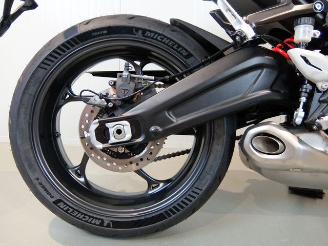 triumph - daytona-660