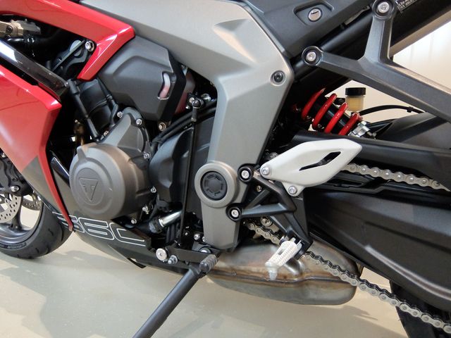 triumph - daytona-660