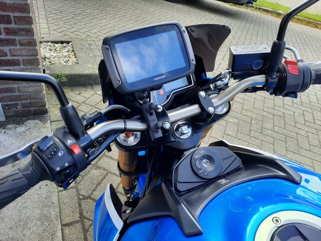 suzuki - gsr-750-a