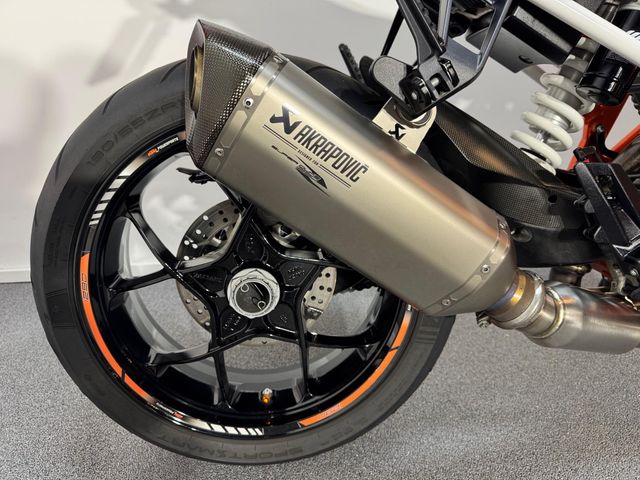 ktm - 1290-super-duke-r