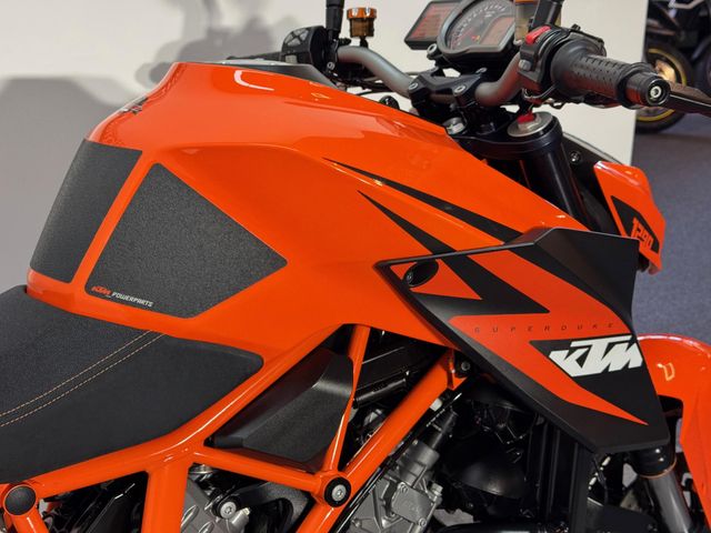 ktm - 1290-super-duke-r